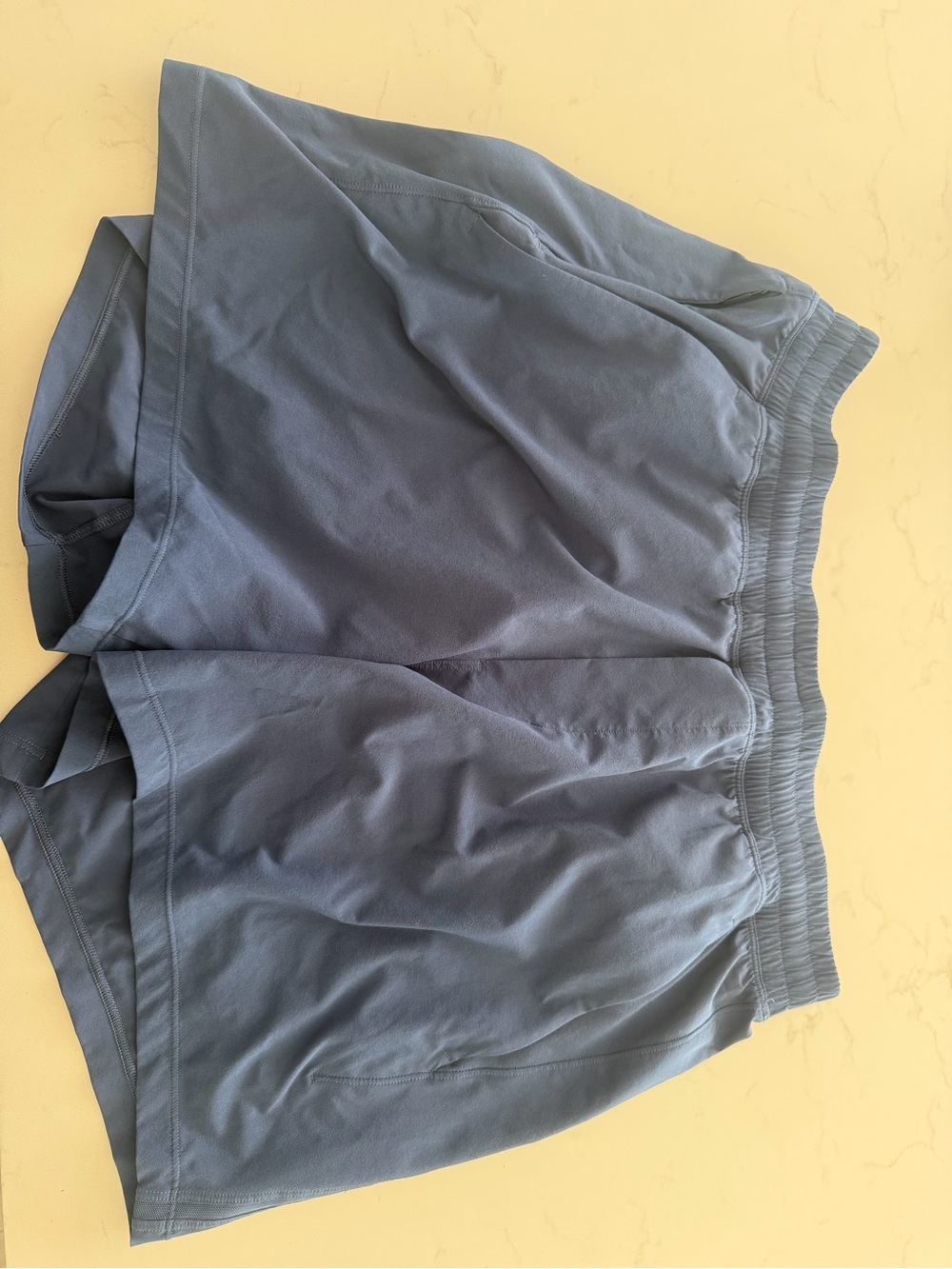 Men's Lululemon 5.5 inch shorts - large